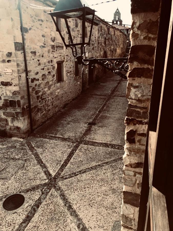 The Pilgrim Stone - Vegan B&B Rabanal del Camino Exterior photo