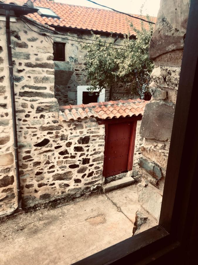 The Pilgrim Stone - Vegan B&B Rabanal del Camino Exterior photo