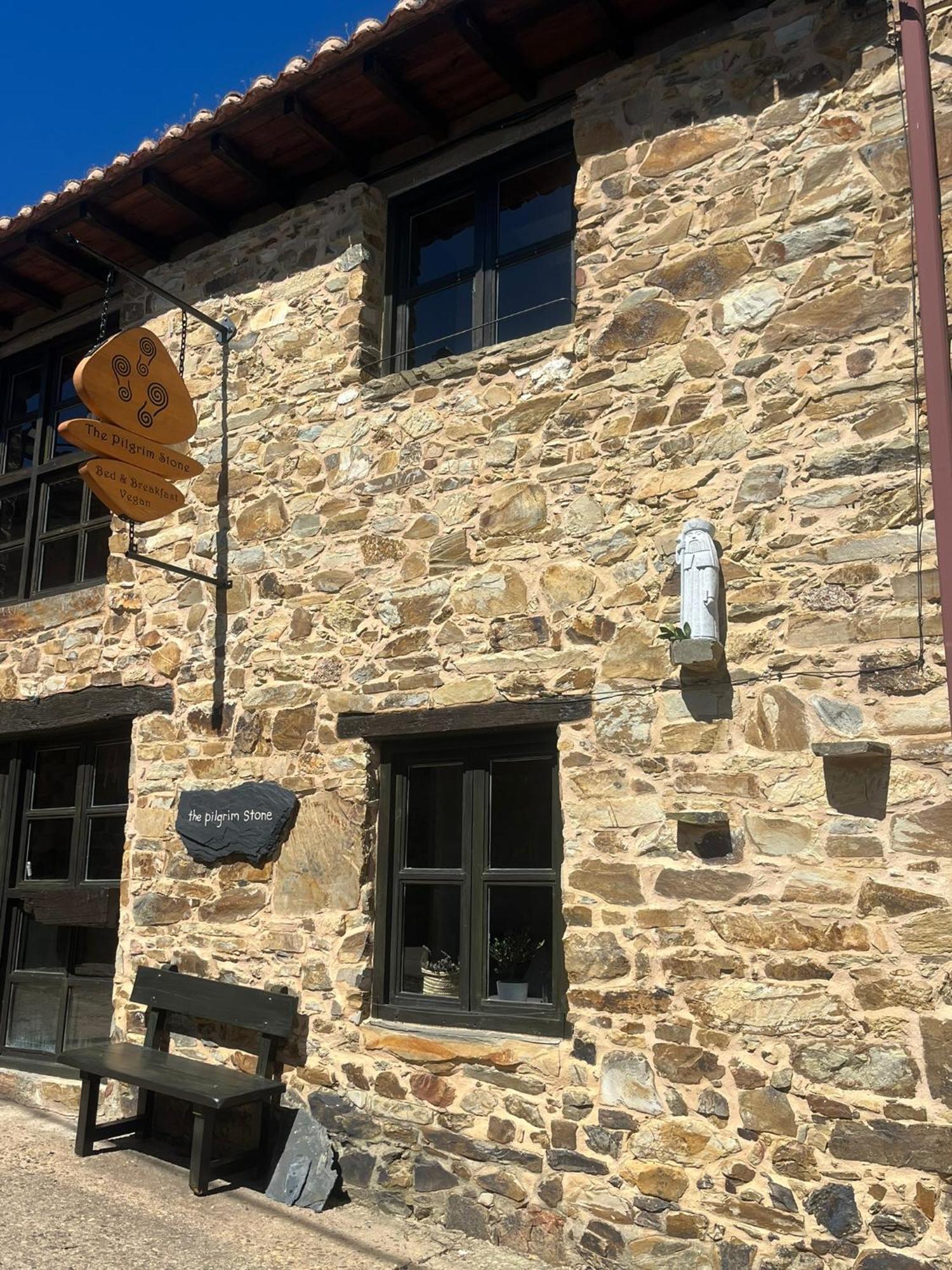 The Pilgrim Stone - Vegan B&B Rabanal del Camino Exterior photo