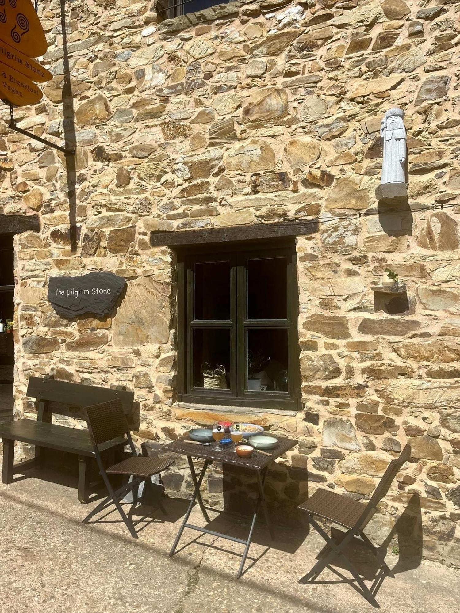 The Pilgrim Stone - Vegan B&B Rabanal del Camino Exterior photo