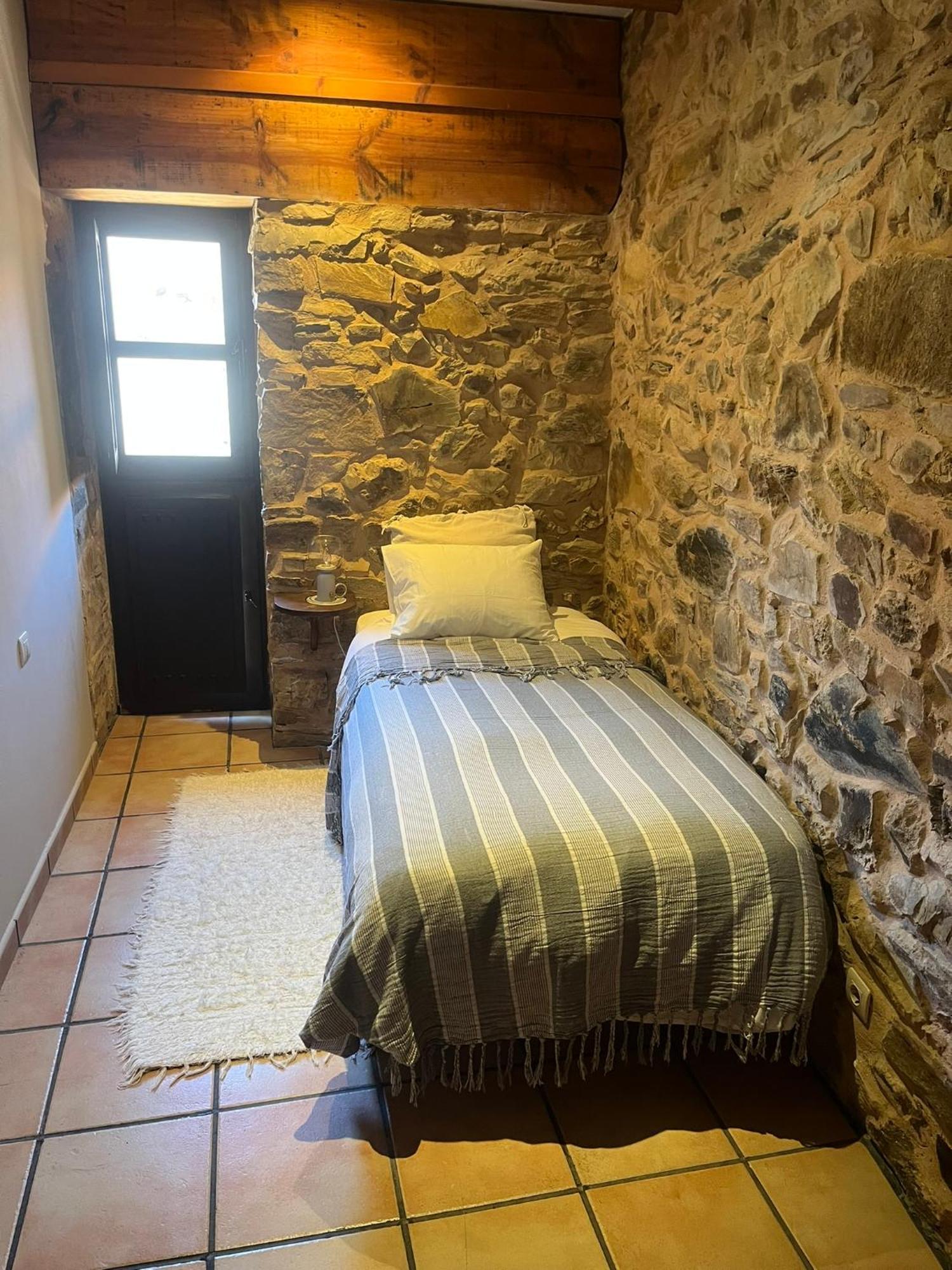 The Pilgrim Stone - Vegan B&B Rabanal del Camino Exterior photo